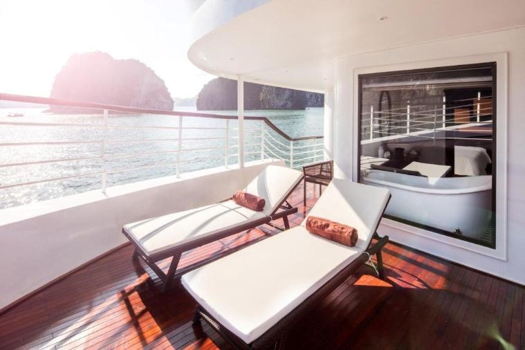 Phòng Ambassador Captain Suite